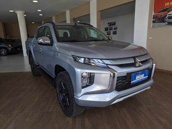 MITSUBISHI L200 TRITON 2.4 16V TURBO DIESEL SPORT HPE CD 4P 4X4 AUTOMÁTICO